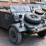 VW Kübelwagen Typ 82 der deutschen Wehrmacht - Teilnehmer-Fahrzeuge des 8. internationalen Volkswagen Veteranentreffens in Hessisch Oldendorf 2022