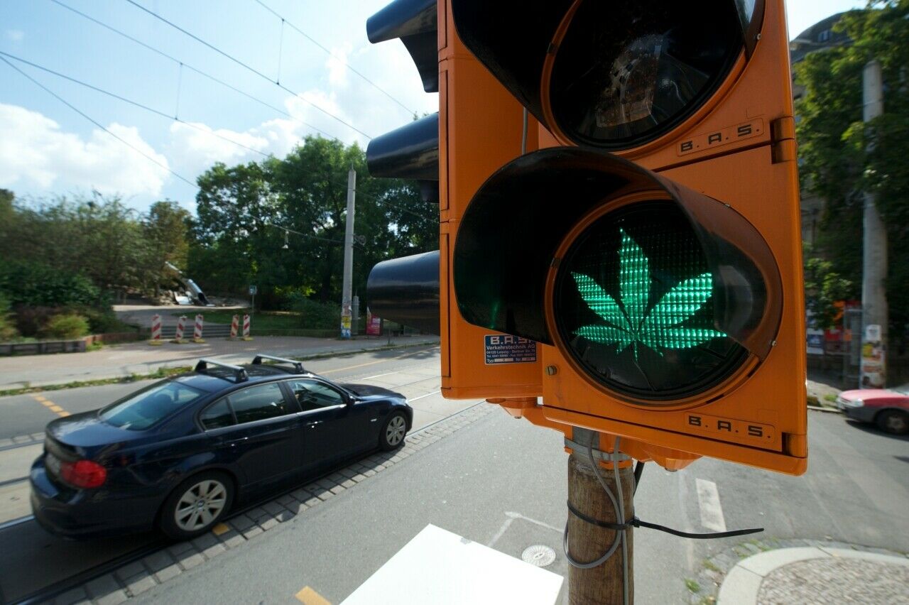 Personen die zu medizinischen Zwecken Cannabis konsumieren, sollen nicht pauschal mit einem Fahrverbot belegt werden