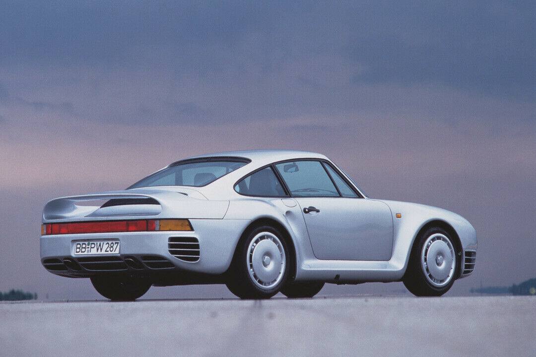 Der Porsche 959 leistete 450 PS und fuhr bis zu 317 km/h schnell