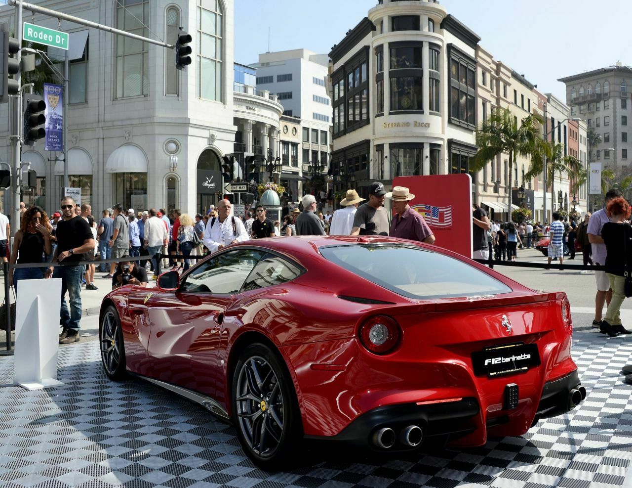 Ferrari bewertete sich im Vorfeld des Börsengangs mit mehr als acht Milliarden Euro. Das entspricht rund der Hälfte des Börsenwerts von Fiat-Chrysler - inklusive Ferrari