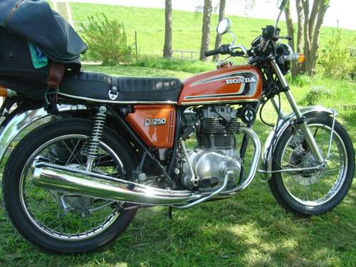 Honda CB250G Candy-Gold Orange