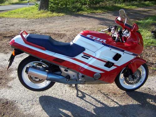 honda-cbr1000f-sc24-25-biete