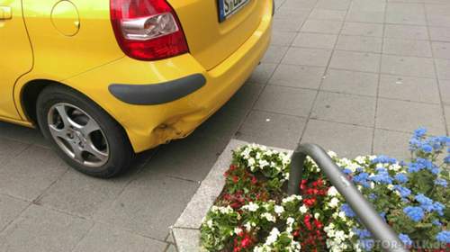 Einmal Blumenkübel und zurück