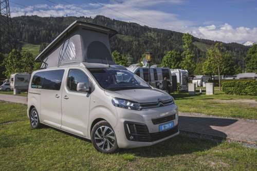 Das Aufstelldach kommt ohne Elektrik, ist aber leicht zu bedienen
