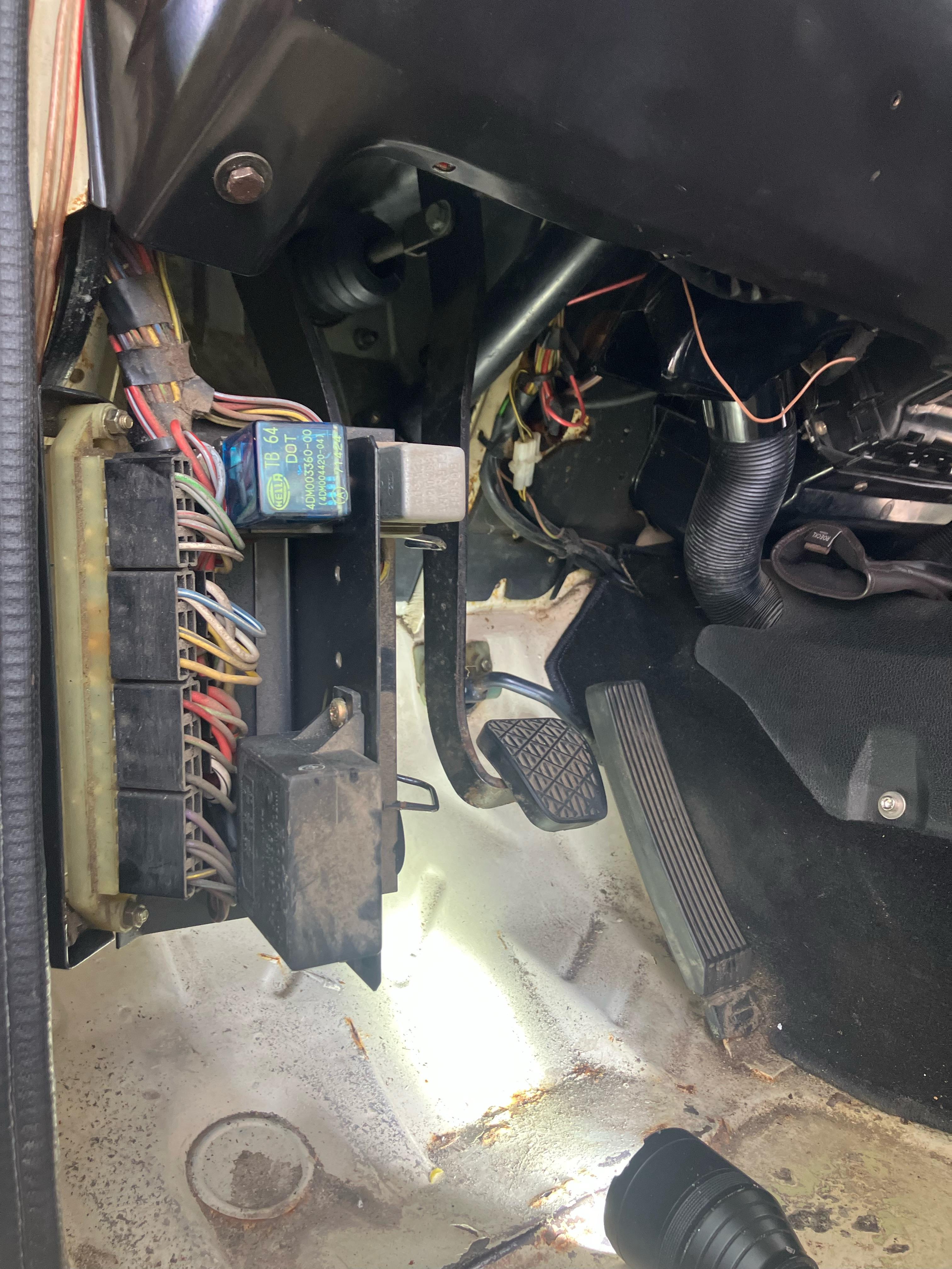 Huhu W460 Freunde. Kabelfrage zum Gebläsemotor. Braunes Kabel.