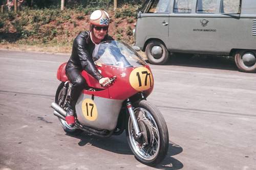 Beim Solitude Grand Prix 1964: Mike Hailwood auf MV Agusta