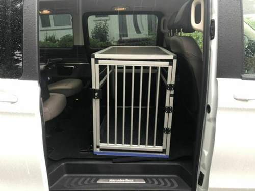 Box im Auto