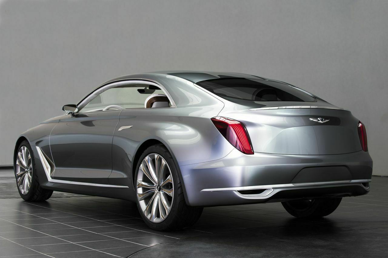 Der Verzicht auf eine B-Säule erinnert beispielsweise ans Mercedes S-Klasse-Coupé