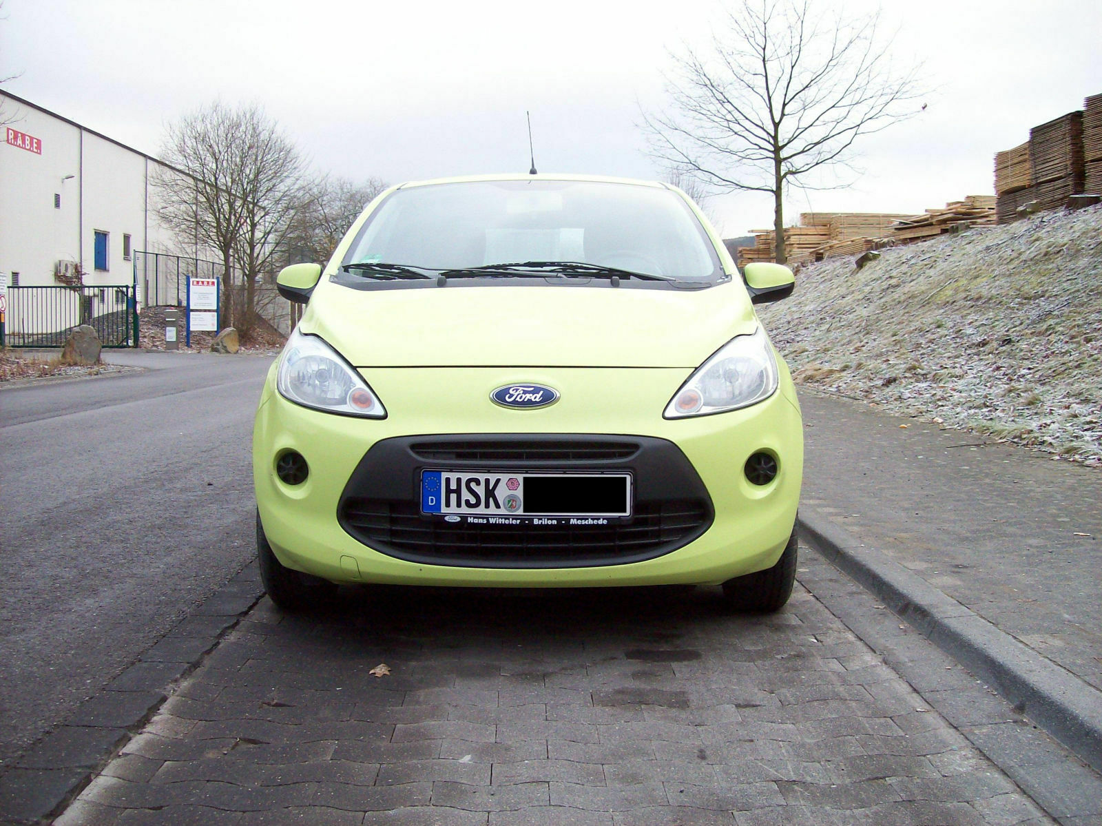 HyundaiGetz fährt Ford Ka.