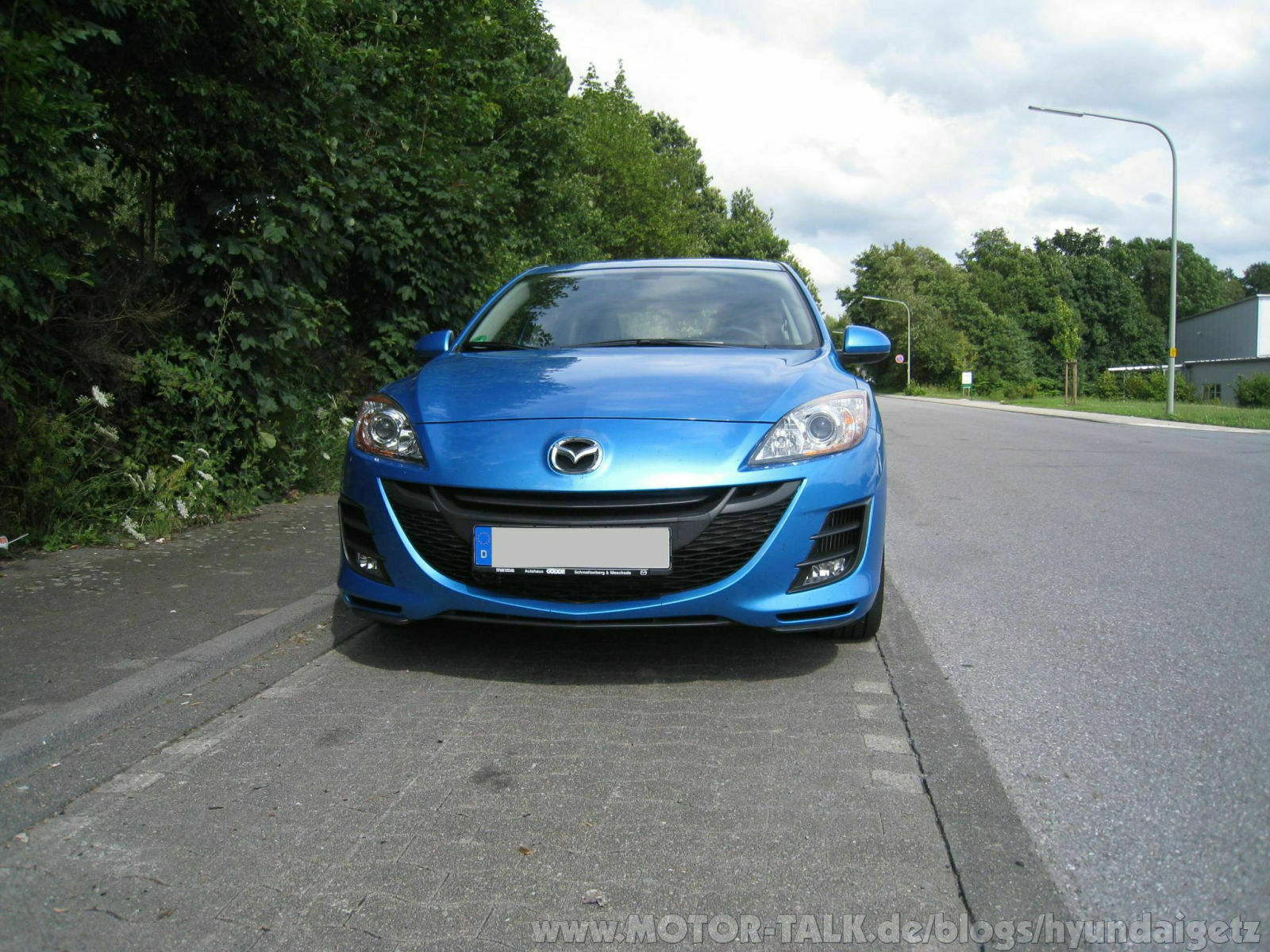 HyundaiGetz fährt Mazda 3