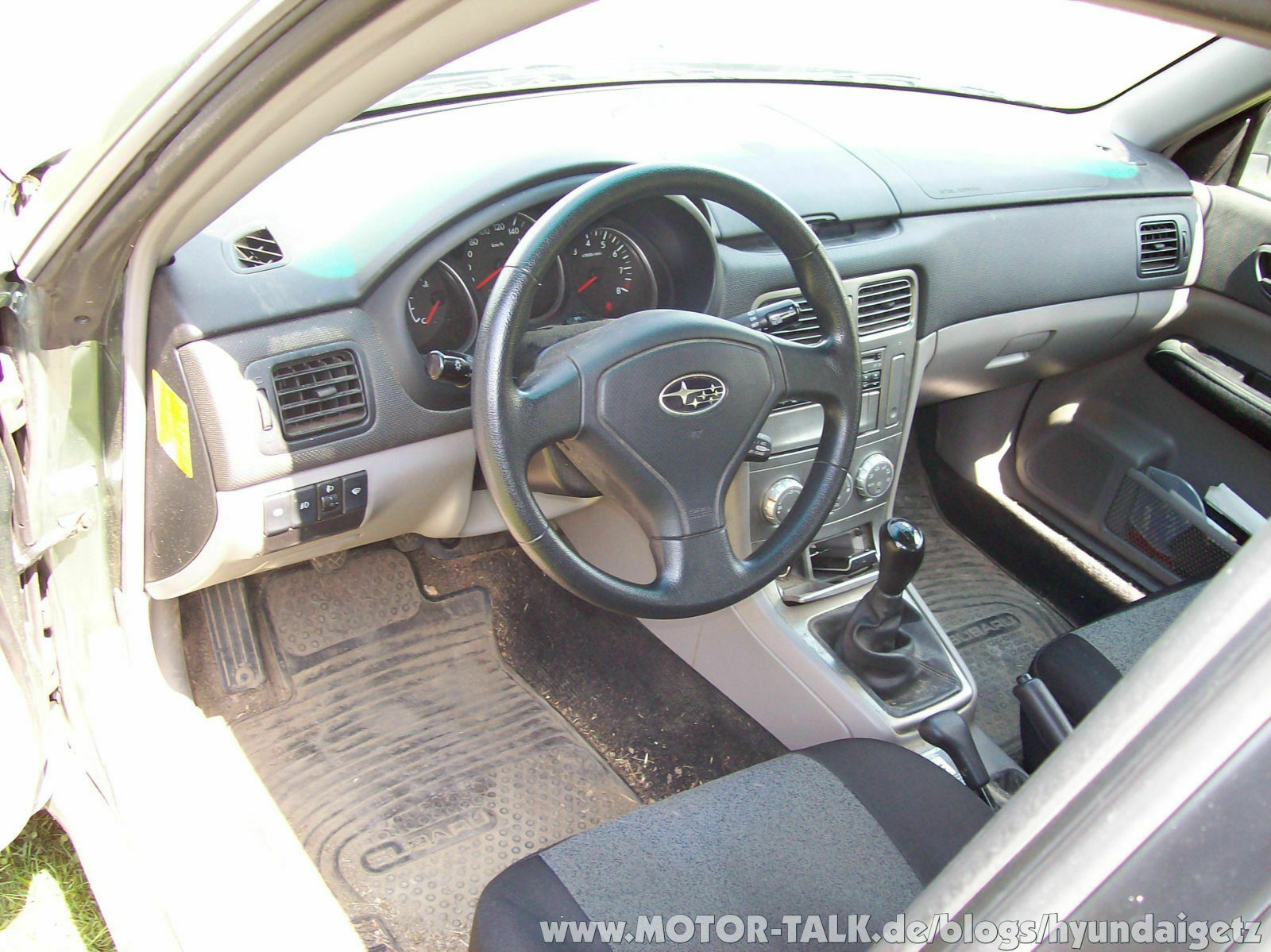 HyundaiGetz fährt Subaru Forester.