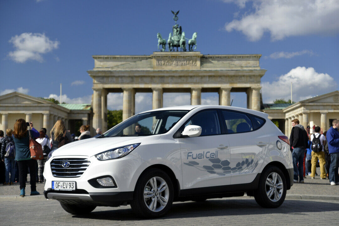 Der Hyundai ix35 Fuel Cell wird ab sofort auch an Privatkunden verkauft