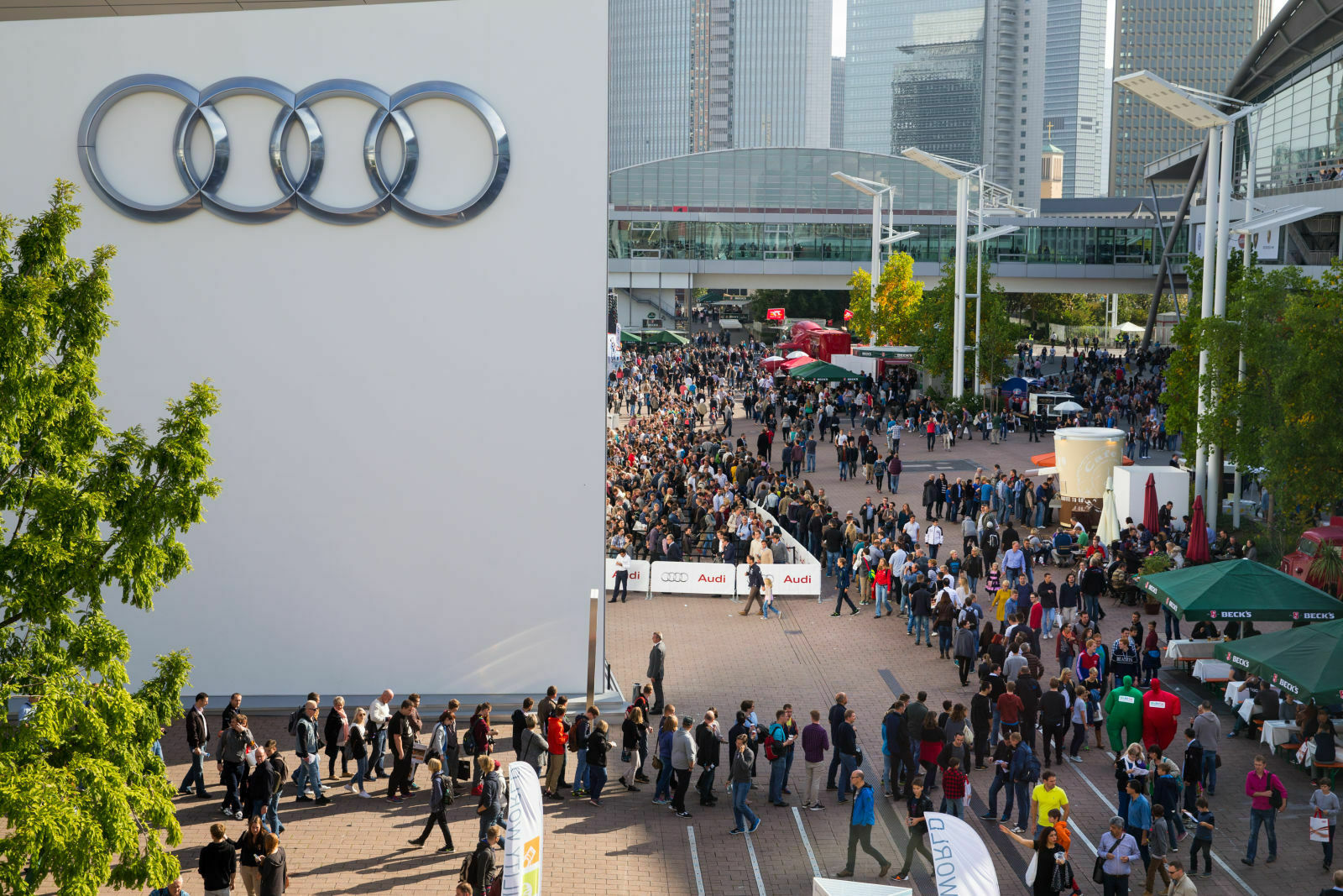Audi räumt die zentrale Freifläche des Messegeländes. Das schafft Platz für ein neues Fahrerlebnis