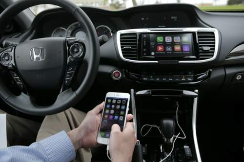 Wird das Auto zur Nebensache? Die Branche befürchtet, das Hirn der Fahrzeuge könnte künftig diue IT-Branche liefern