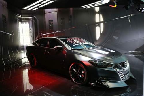 Nissan Maxima "Kylo Ren" in spaciger Kulisse