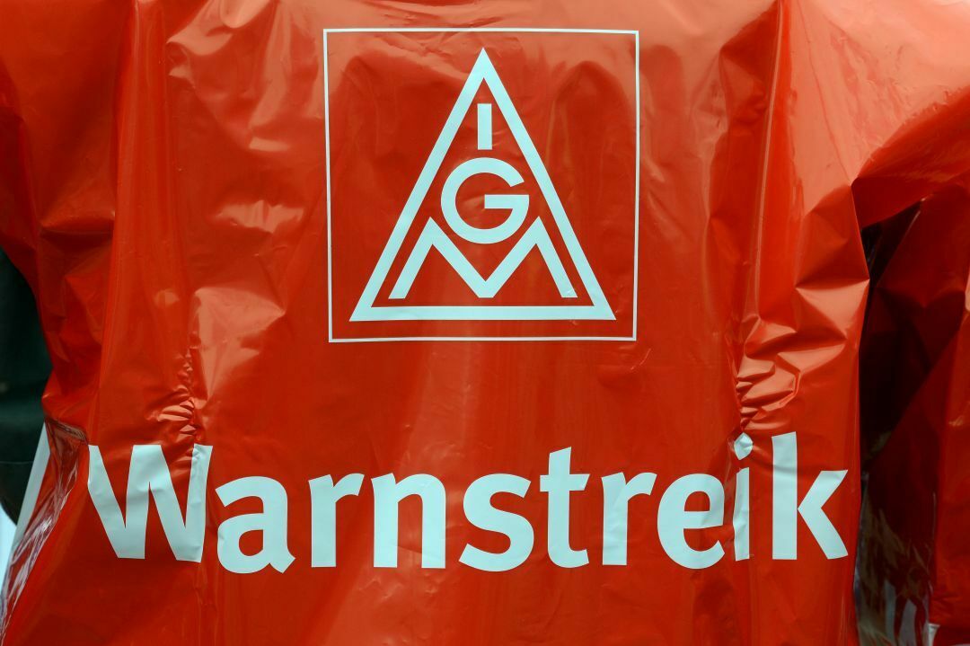 In Bayern streiken heute die Metaller. Am Nachmittag steht die nächste Verhandlungsrunde an.