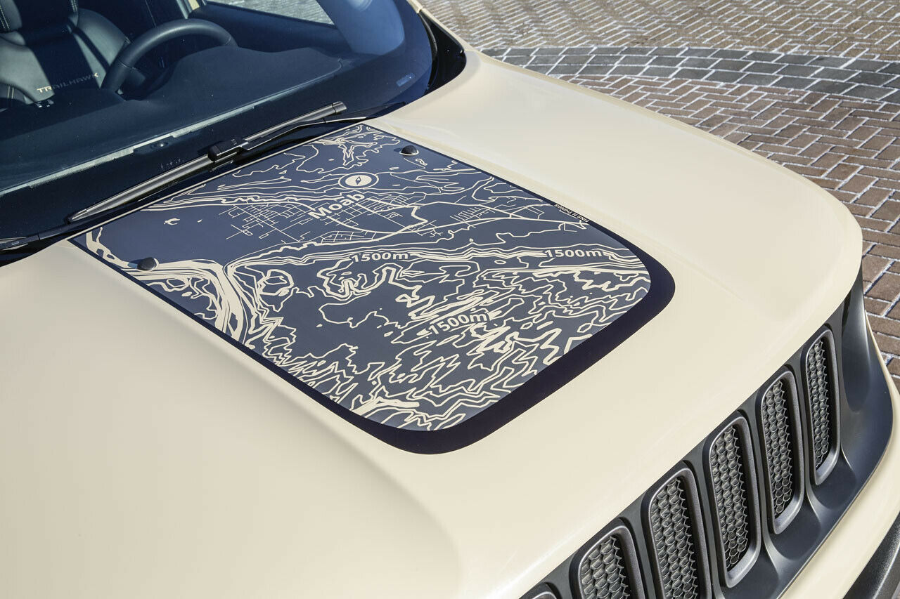 Nicht praktisch, aber cool: Landkarte auf der Motorhaube