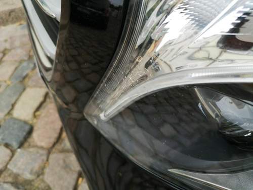 Multiple Risse im Scheinwerfer