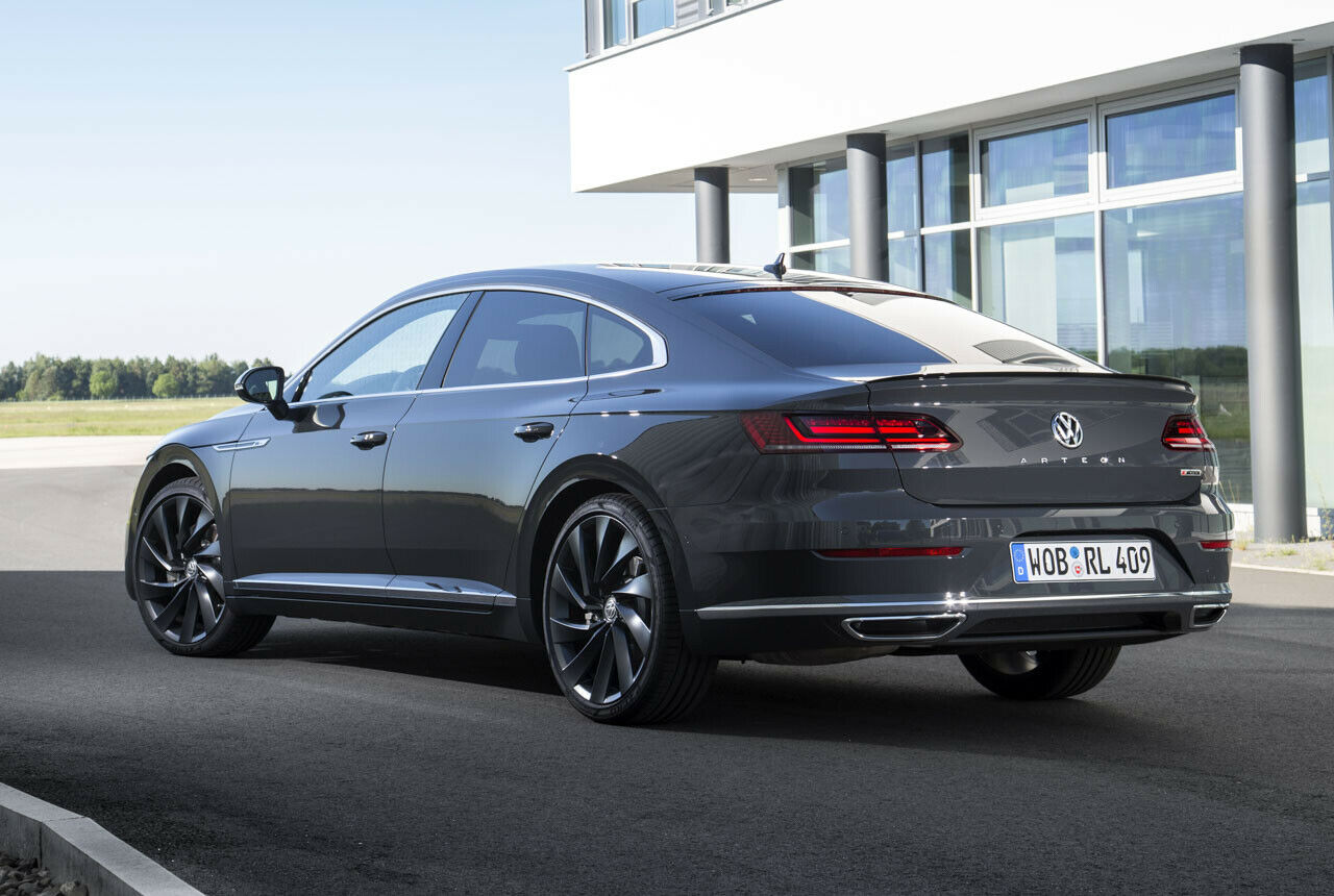 VW Arteon R-Line mit kleiner Lippe am Hintern