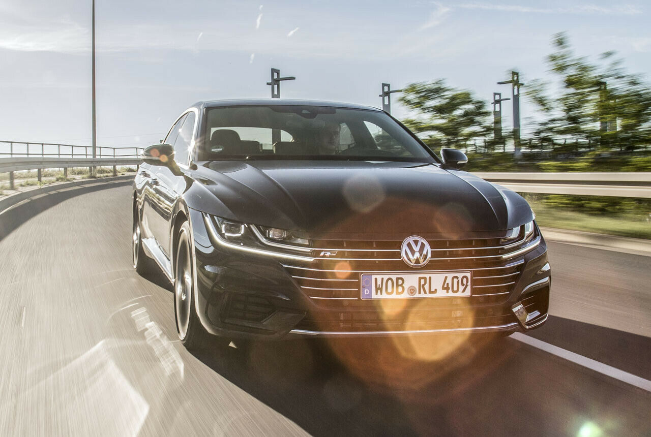 VW Arteon: Der Fünftürer mit abfallender Dachlinie startet oberhalb des Passat in der oberen Mittelklasse