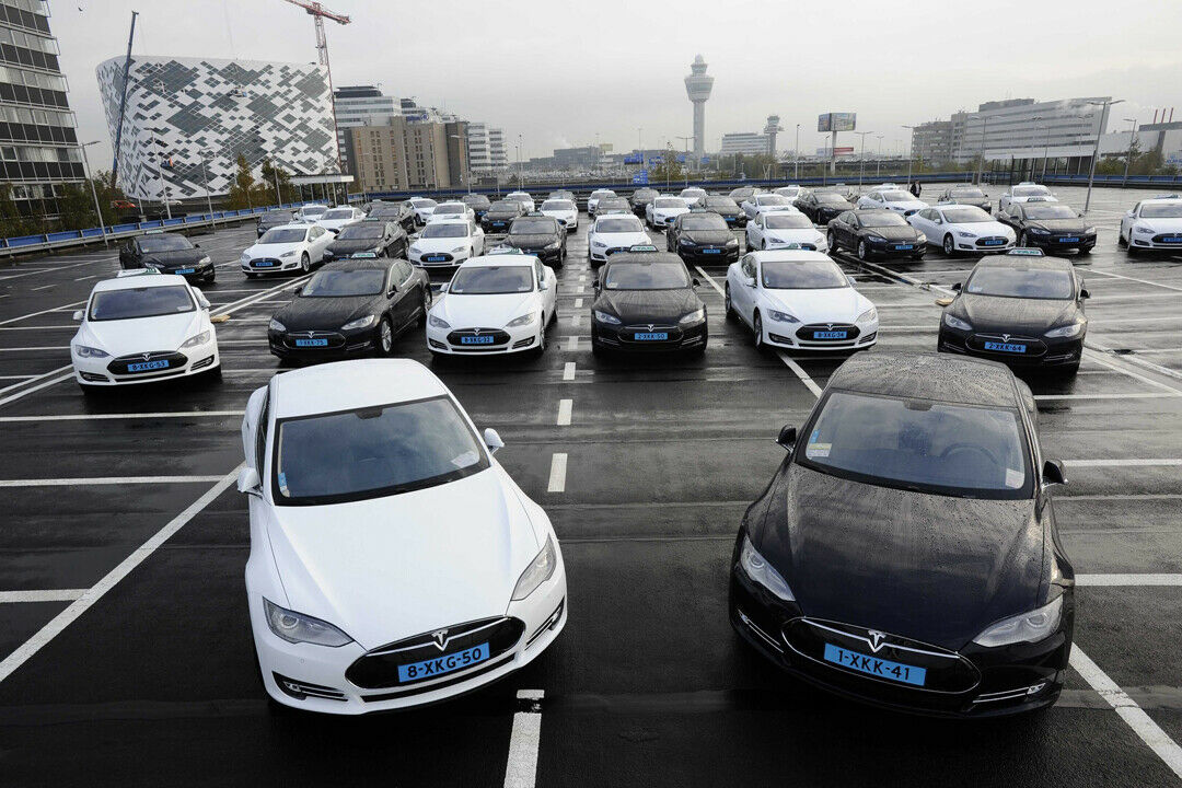 Die Verkaufszahlen von Tesla in Deutschland liegen noch weit unter den Erwartungen. Im Gesamtjahr setzte der E-Autobauer nur 817 Fahrzeuge ab