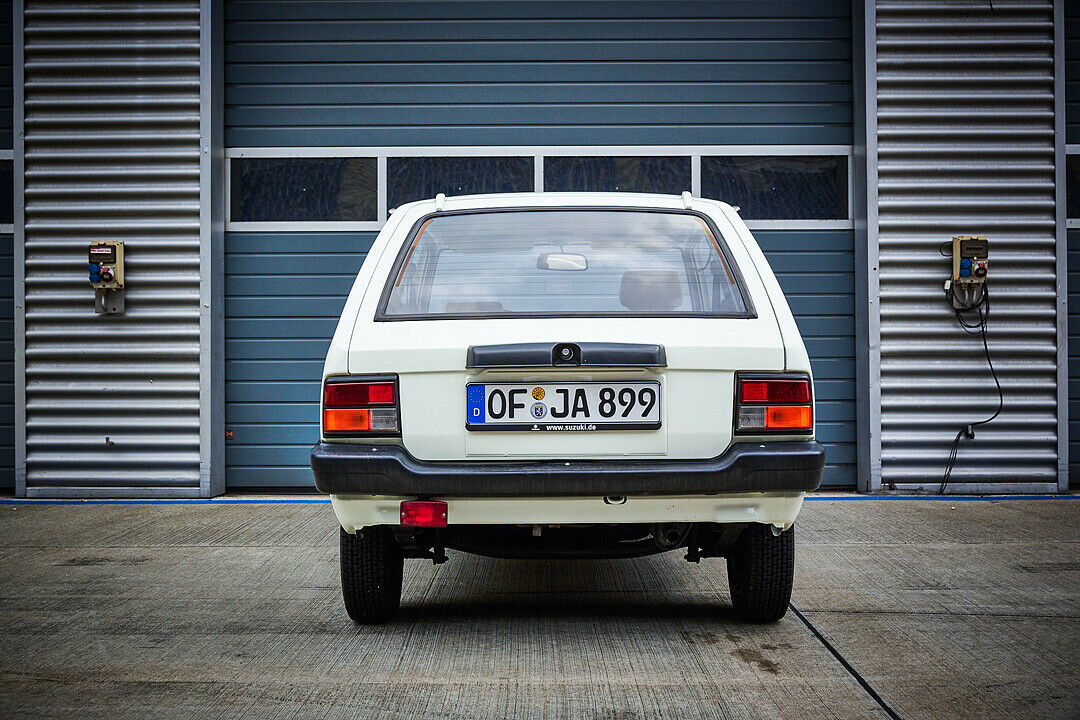 Suzuki Alto 1981: Heckansicht