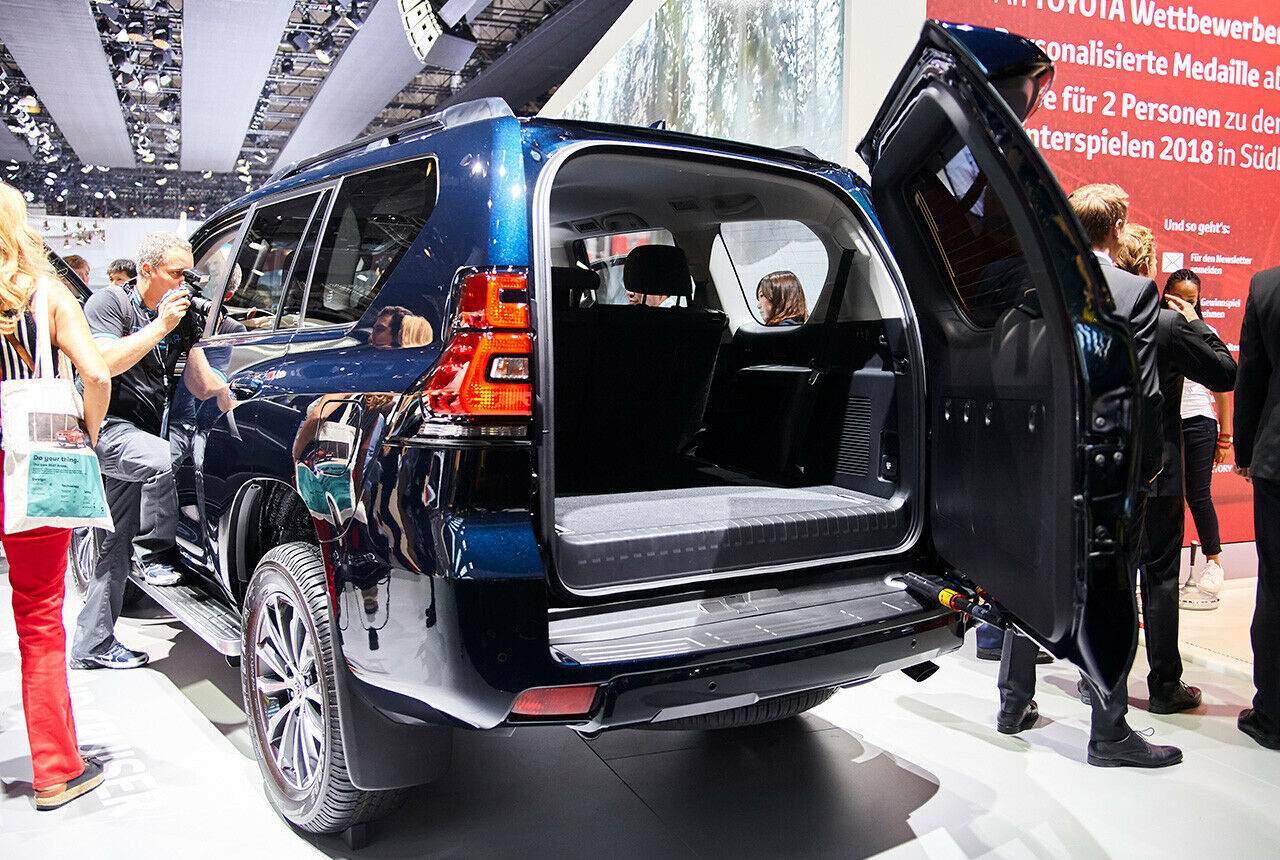 Ein Blick in den Kofferraum des neuen Toyota Land Cruisers