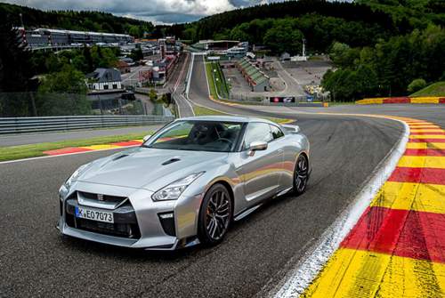 Der Nissan GT-R kommt so bald nicht in neuer Generation, er soll Jahr für Jahr weiterentwickelt werden