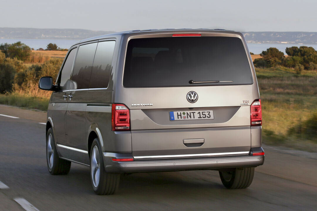 VW T6: Der Mulitvan hat am Heck eine nach oben schwingende Klappe