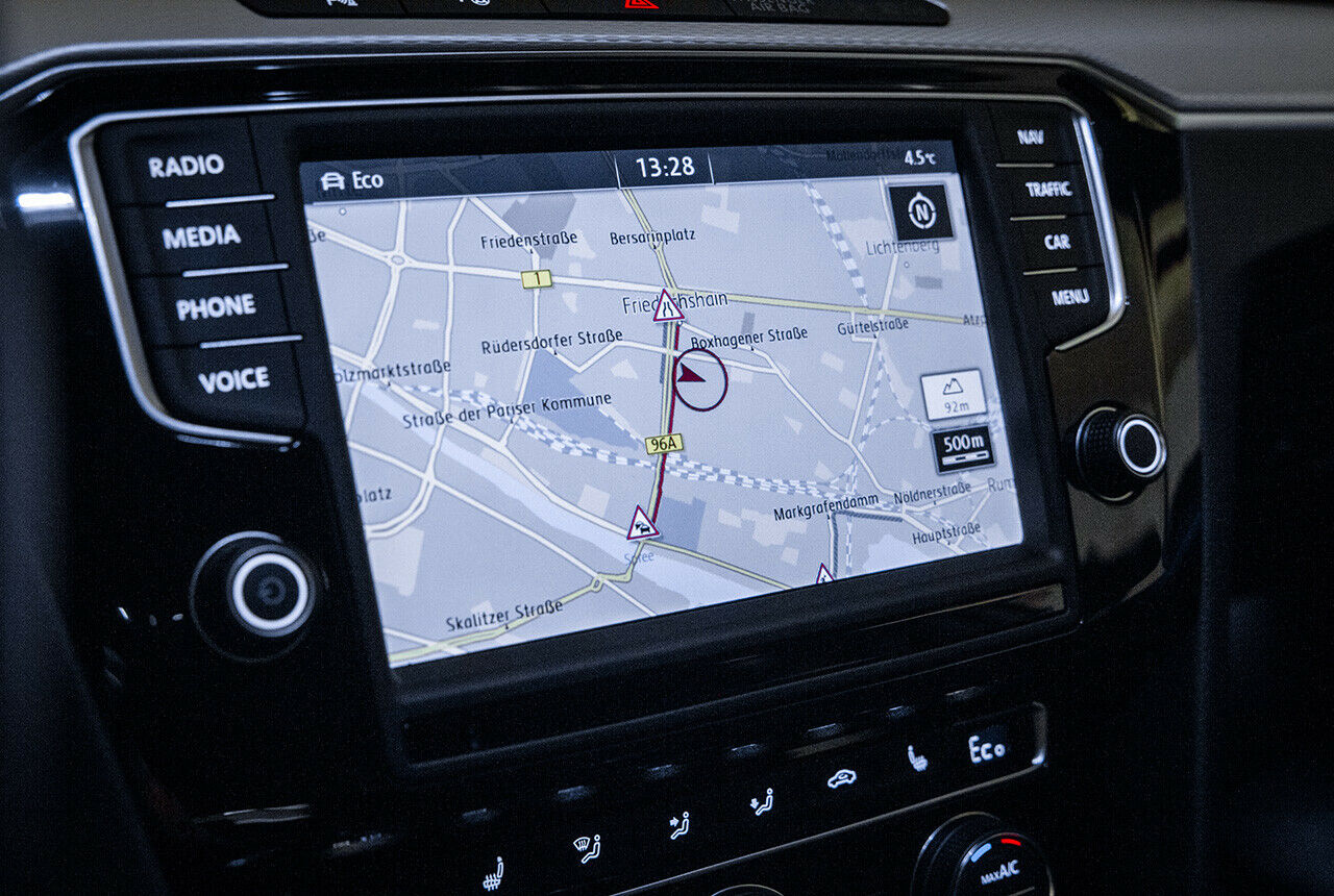 Das große Navi mit allem Drum und Dran lässt VW sich mit fast 2.000 Euro bezahlen