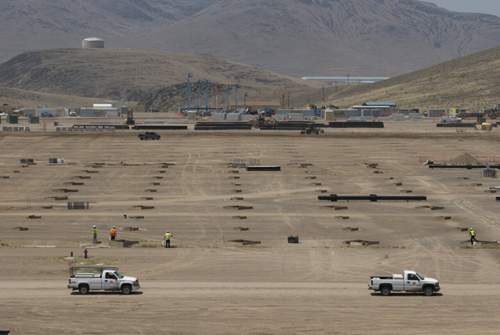 Noch ist die Gigafactory eine riesige Baustelle. 2018 soll der gesamte Komplex fertiggestellt sein
