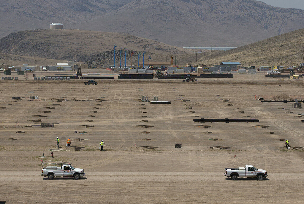 Noch ist die Gigafactory eine riesige Baustelle. 2018 soll der gesamte Komplex fertiggestellt sein