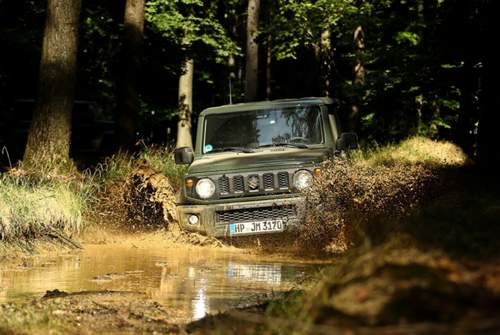 Ein bisschen Wasser schadet dem Jimny des Modelljahres 2019 nicht