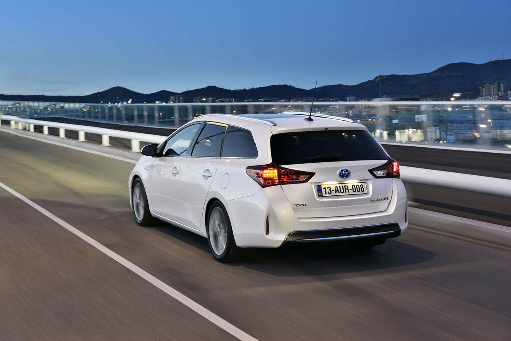 Ab Juli 2013 bietet der Toyota Auris in der Kompaktklasse bis zu 1.660 Liter Kofferraumvolumen.