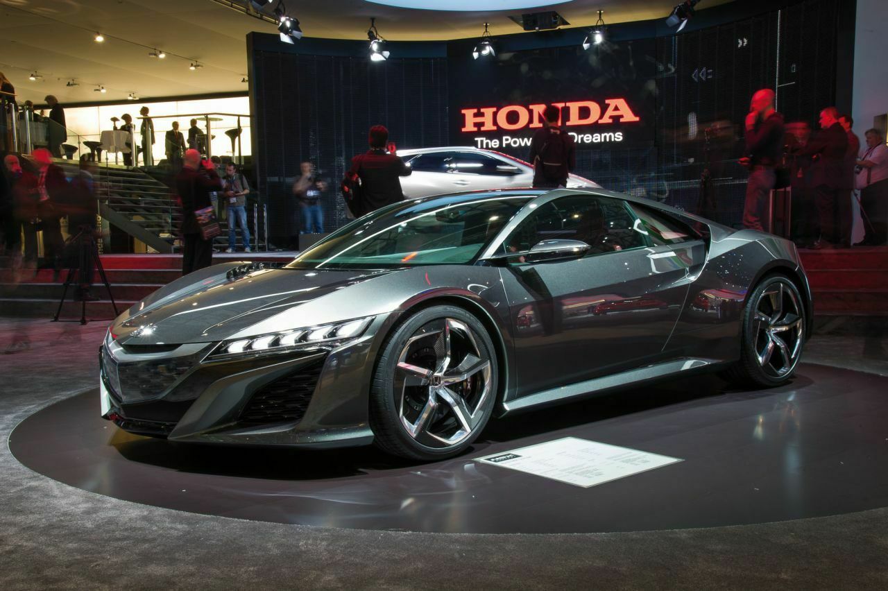 Vom neuen NSX zeigte Honda viele Studien auf vielen Messen (Foto: Genfer Salon, März 2013). Im Januar 2015 packen die Japaner endlich ihr Serienmodell aus