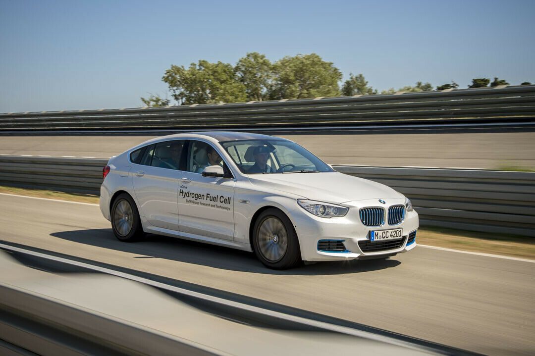 Im BMW 5er GT, der als Versuchsträger dient, leistet der Elektromotor 245 PS