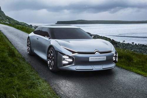 Im Cxperience Concept gibt Citroën Ausblicke auf zwei seriennahe Technologien: Das Komfort-Programm "Advanced Comfort" und den Plug-in-Hybridantrieb des PSA-Konzerns