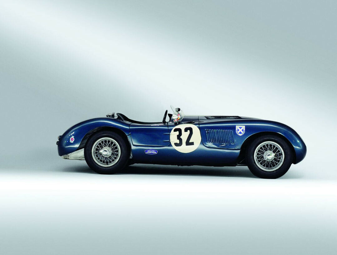 Mit dabei ist auch ein Jaguar D-Type von 1956