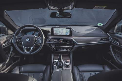 Übersichtlich und ergonomisch: Das Cockpit des BMW 5er