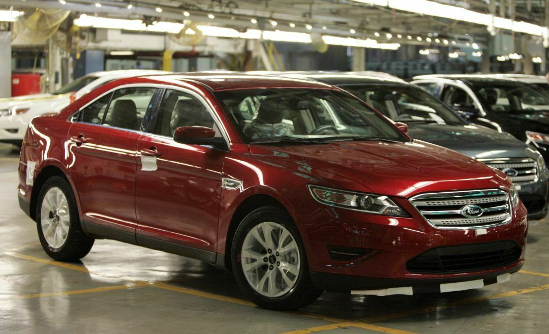 Beim Ford Taurus (Modelljahre 2010-2013) kann es bei einem Seitenaufprall zur Entriegelung der Türen kommen