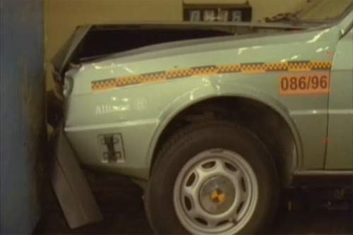 Der Audi 80 ist viel einfacher konstruiert, dennoch ist die Reparatur teuer