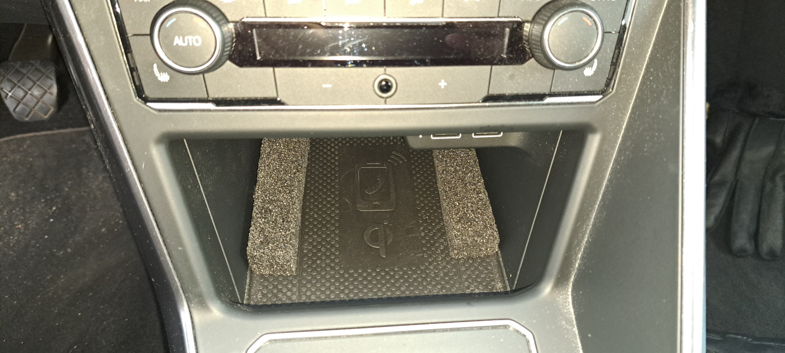 Induktive Ladestation im Polo GTI