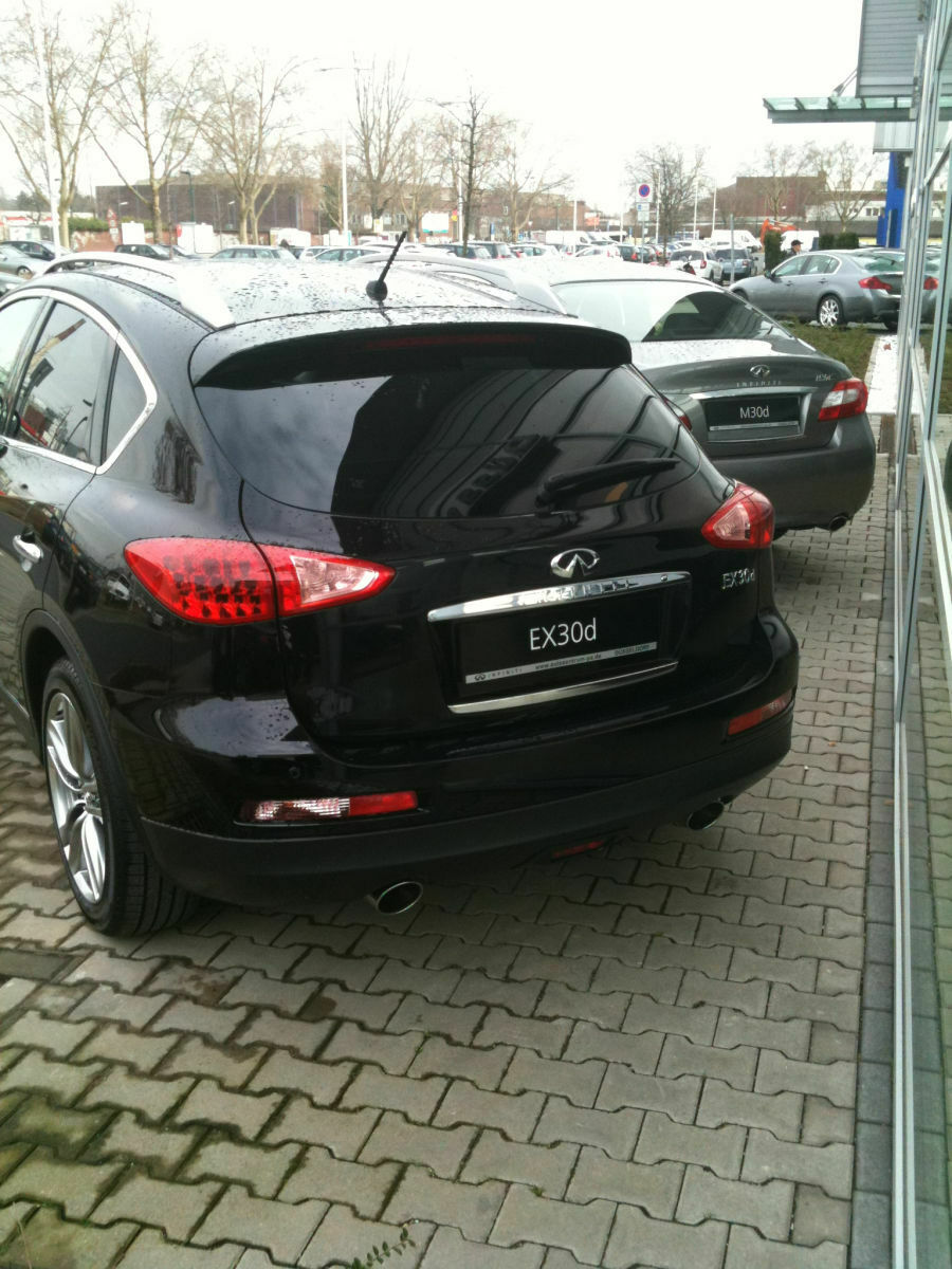 Infiniti EX30D J50 3.0 D Test
