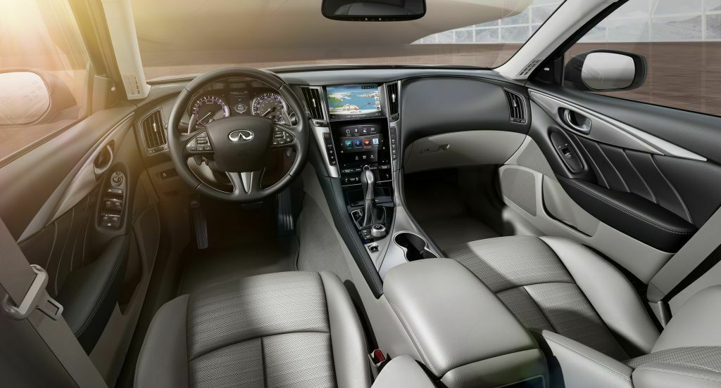 Das Interieur des Infiniti Q50.