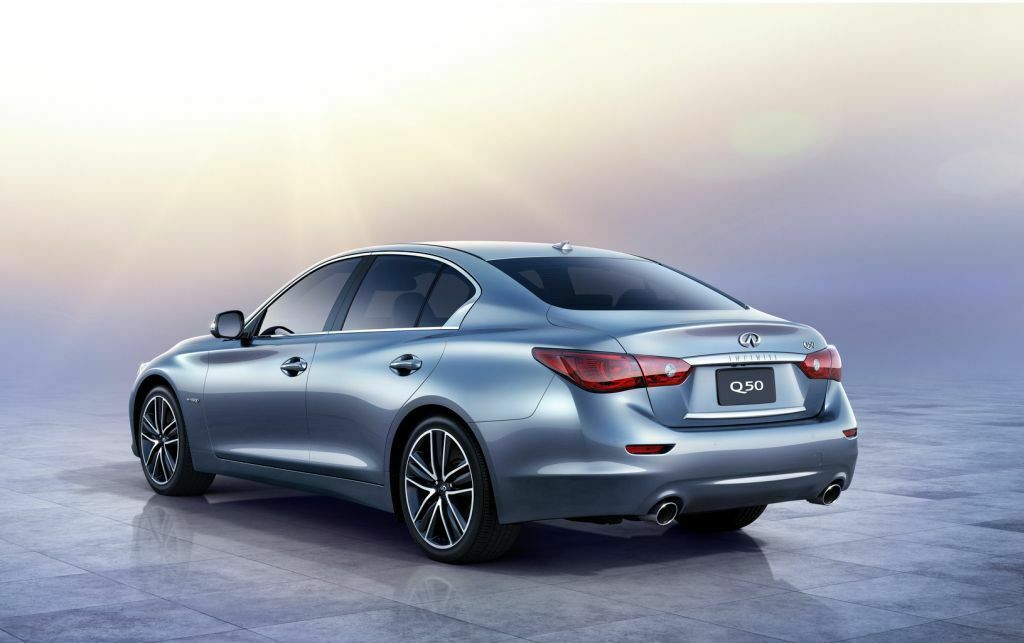 Das Heck des Infiniti Q50.