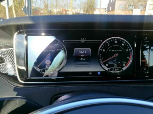 Display der neuen S-Klasse AMG.jpg