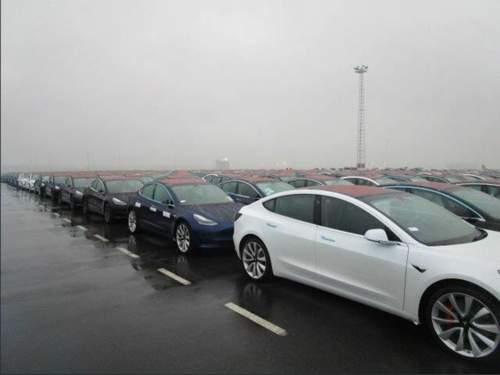 EU Model 3 im Hafen (1)