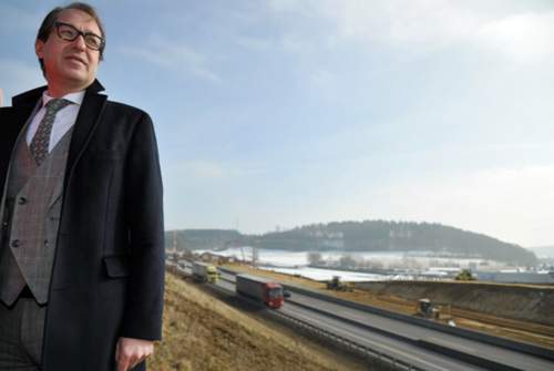 Die Amtszeit von Bundesverkehrsminister Alexander Dobrindt könnte sich auch für seinen Wahlkreis in Oberbayern auszahlen