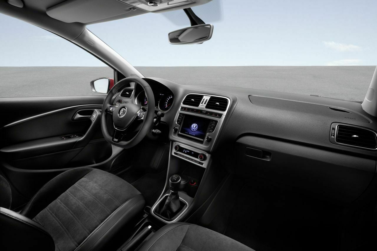 Das Cockpit unterzog VW einer Revision. Neu sind das Lenkrad, die Armaturen und die Schalteranordnung auf der Mittelkonsole
