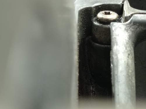 Ursache / Abstand der Schraube 0,25mm